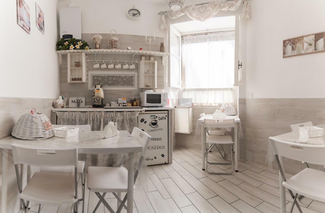 Bed and Breakfast Il Frangipane Формия Экстерьер фото